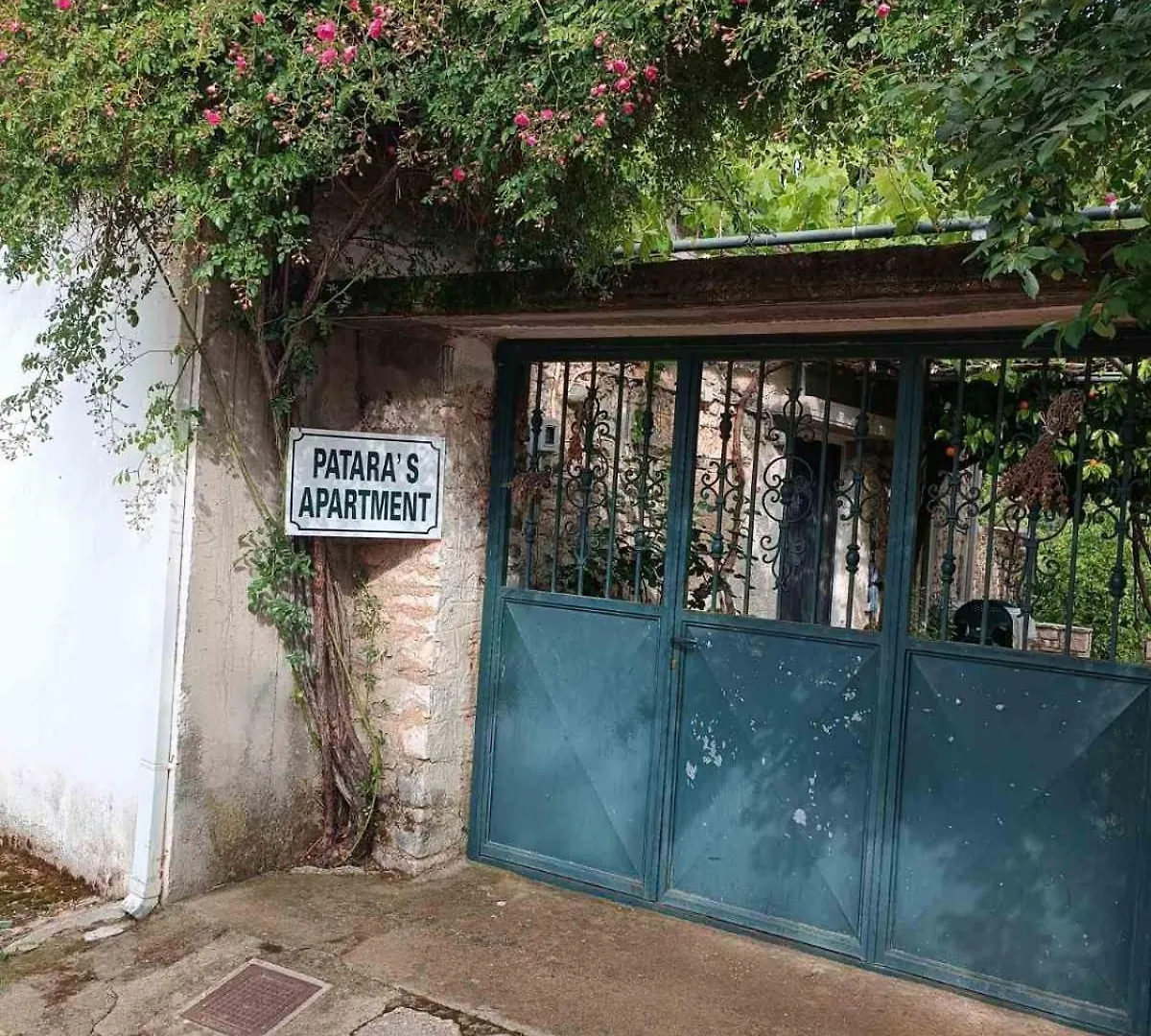 Patara'S Apartment ساراندا